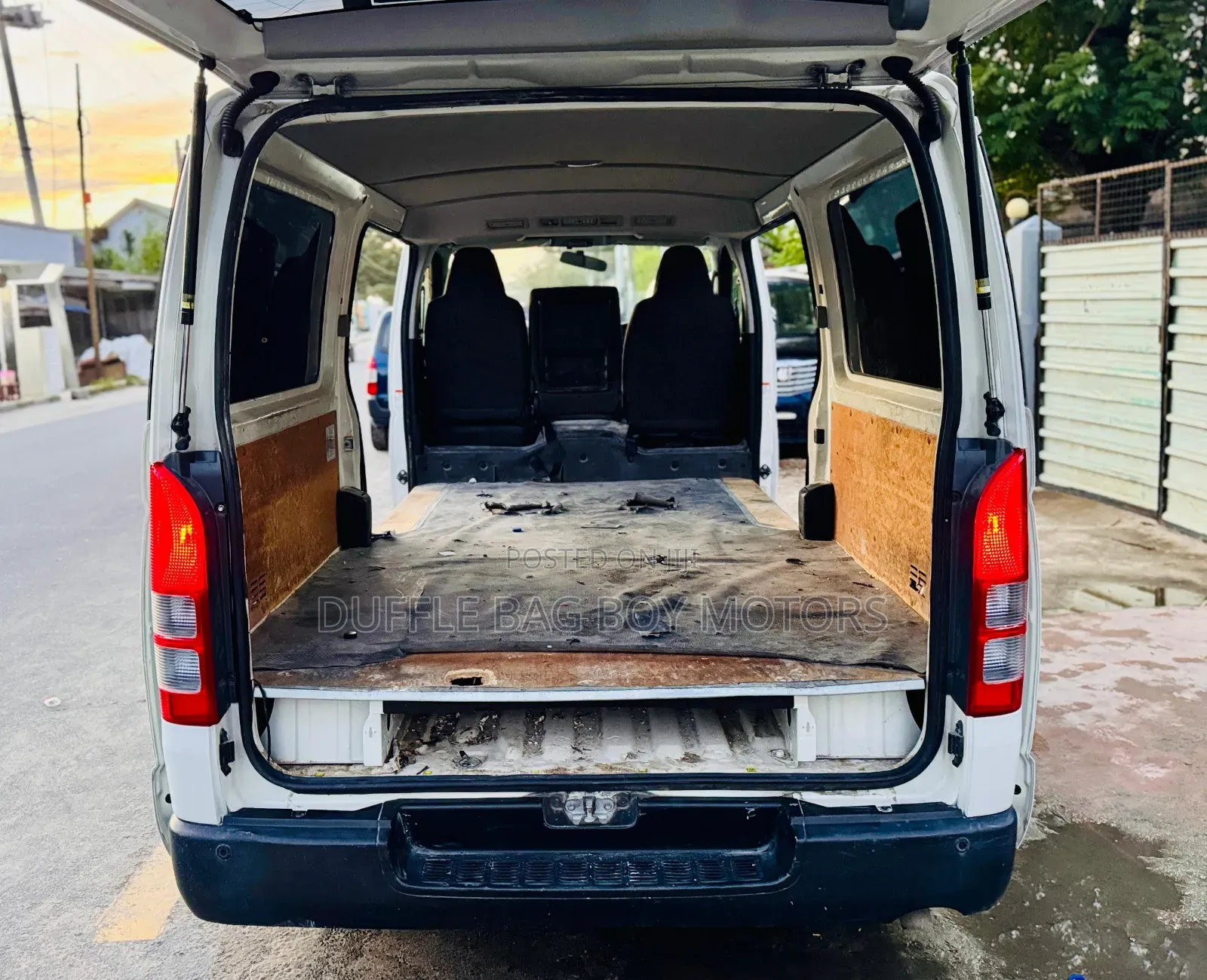 Toyota HiAce 2016 White