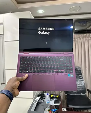 Laptop Samsung Galaxy Book 2 8GB Intel Core i7 SSD 1T