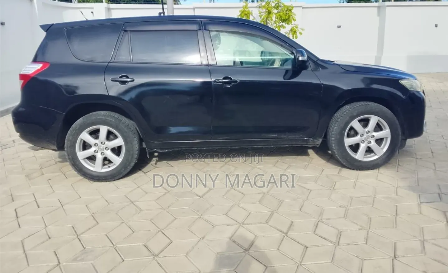 Toyota Vanguard 2011 Black