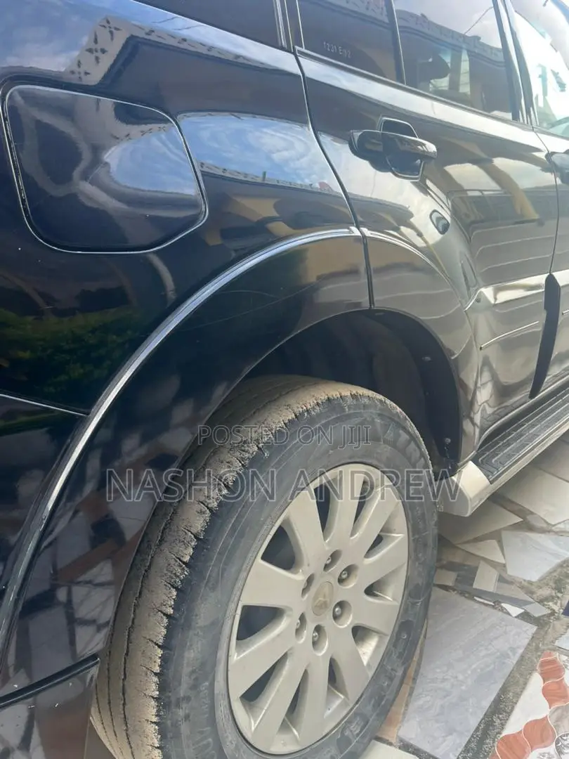 Mitsubishi Pajero 3.0 2010 Black
