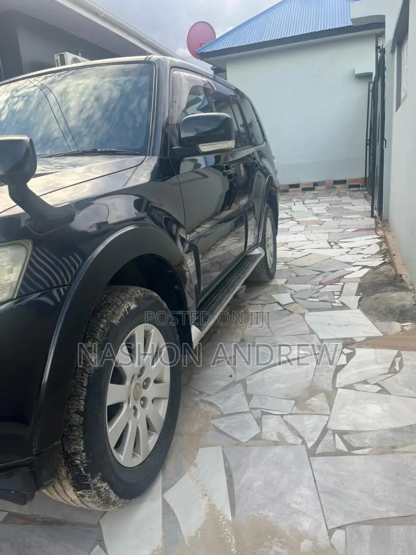 Mitsubishi Pajero 3.0 2010 Black