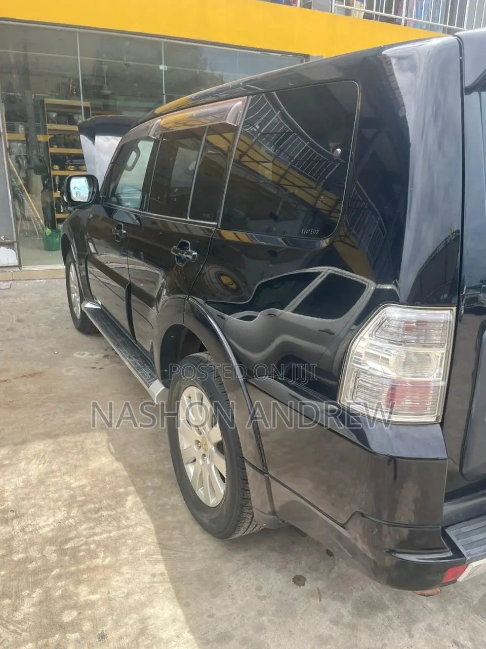 Mitsubishi Pajero 3.0 2010 Black
