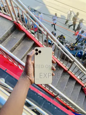 Apple iPhone 11 Pro Max 64 GB Gold