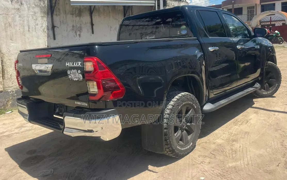 Toyota Hilux 2017 Matt Black