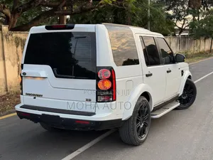 Land Rover Discovery 2014 White