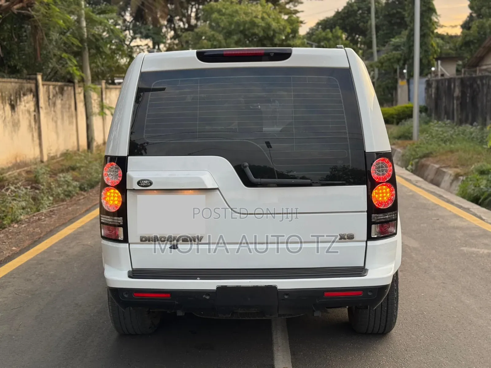 Land Rover Discovery 2014 White