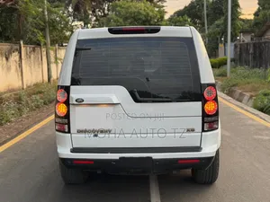 Land Rover Discovery 2014 White
