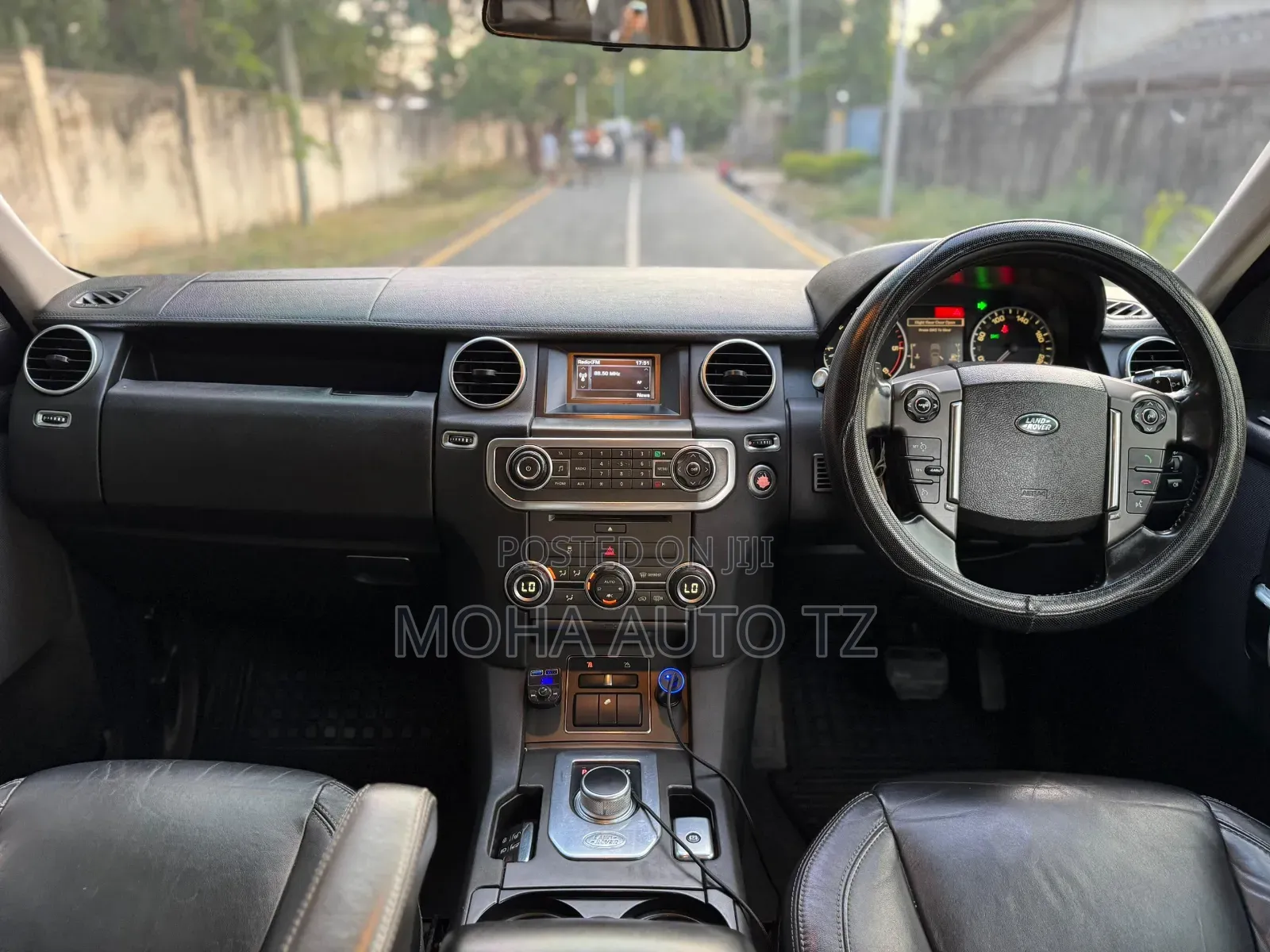 Land Rover Discovery 2014 White