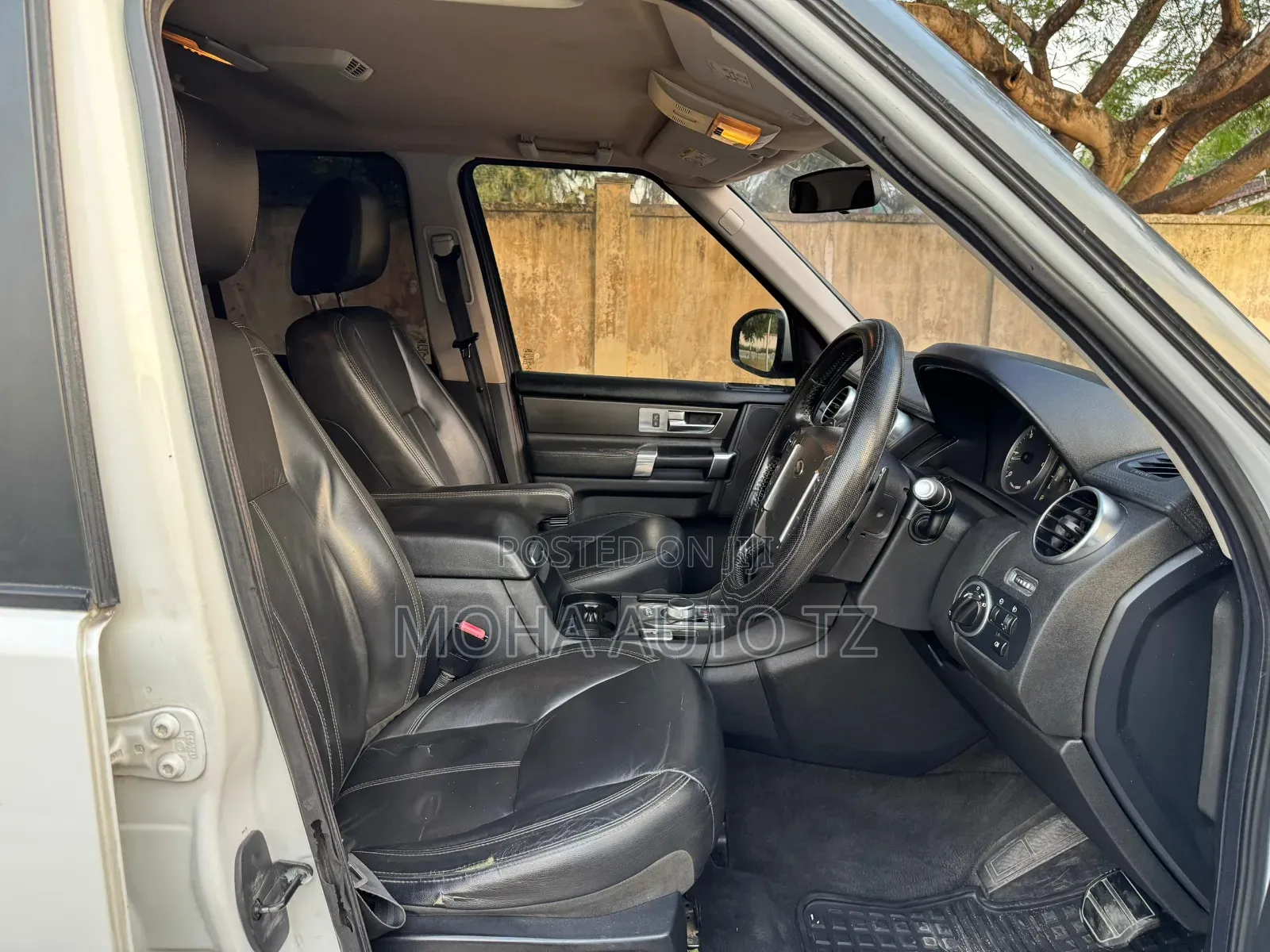 Land Rover Discovery 2014 White
