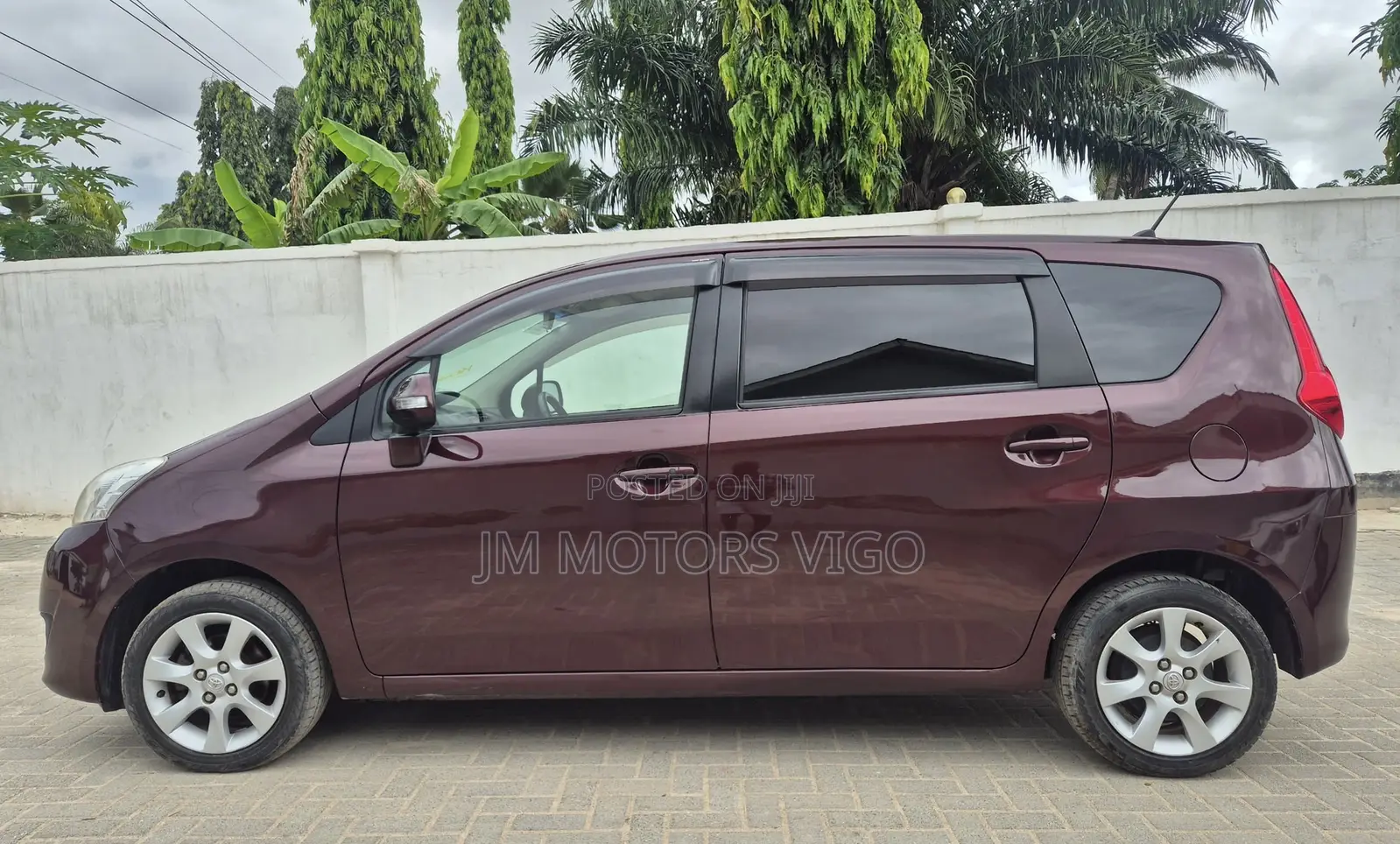 Toyota Passo Sette 2010 Burgundy