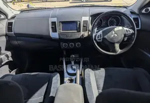 Mitsubishi Outlander 2010 Pearl