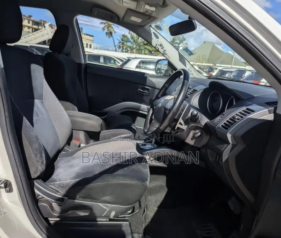 Mitsubishi Outlander 2010 Pearl