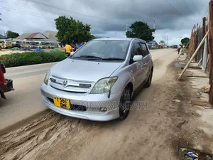 Toyota IST 2005 Silver