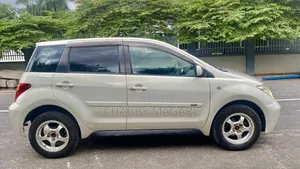 Toyota IST 2004 Pearl