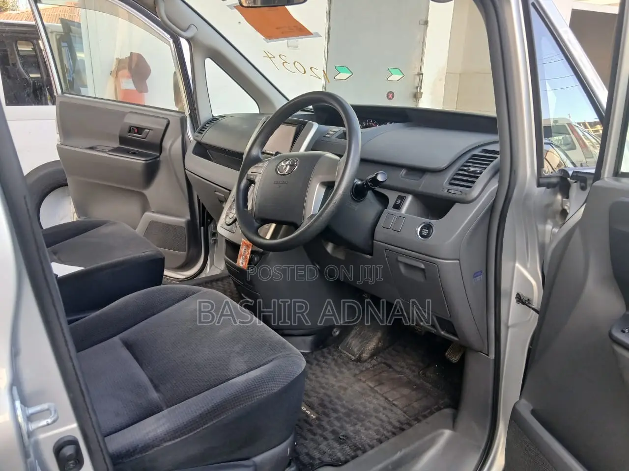 Toyota Noah 2009 Silver