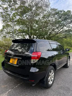 Toyota Vanguard 2010 Black