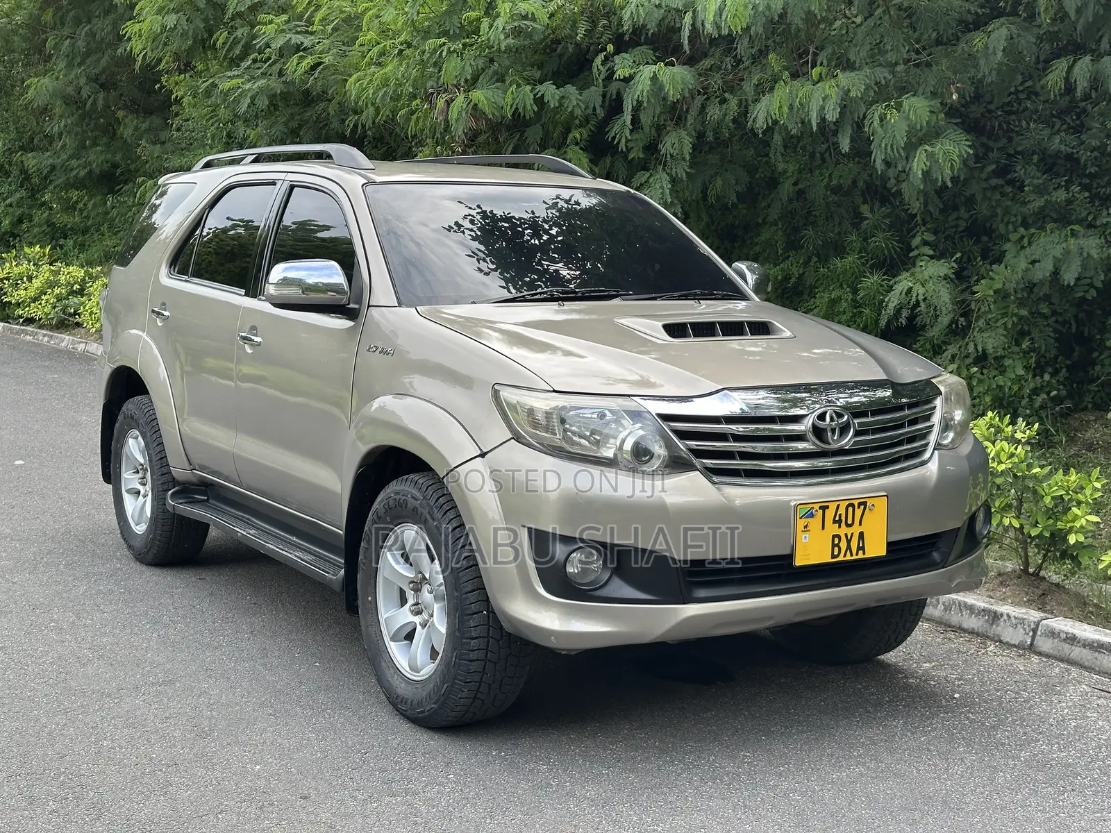 Toyota Fortuner 2.7 AWD 2011 Gold