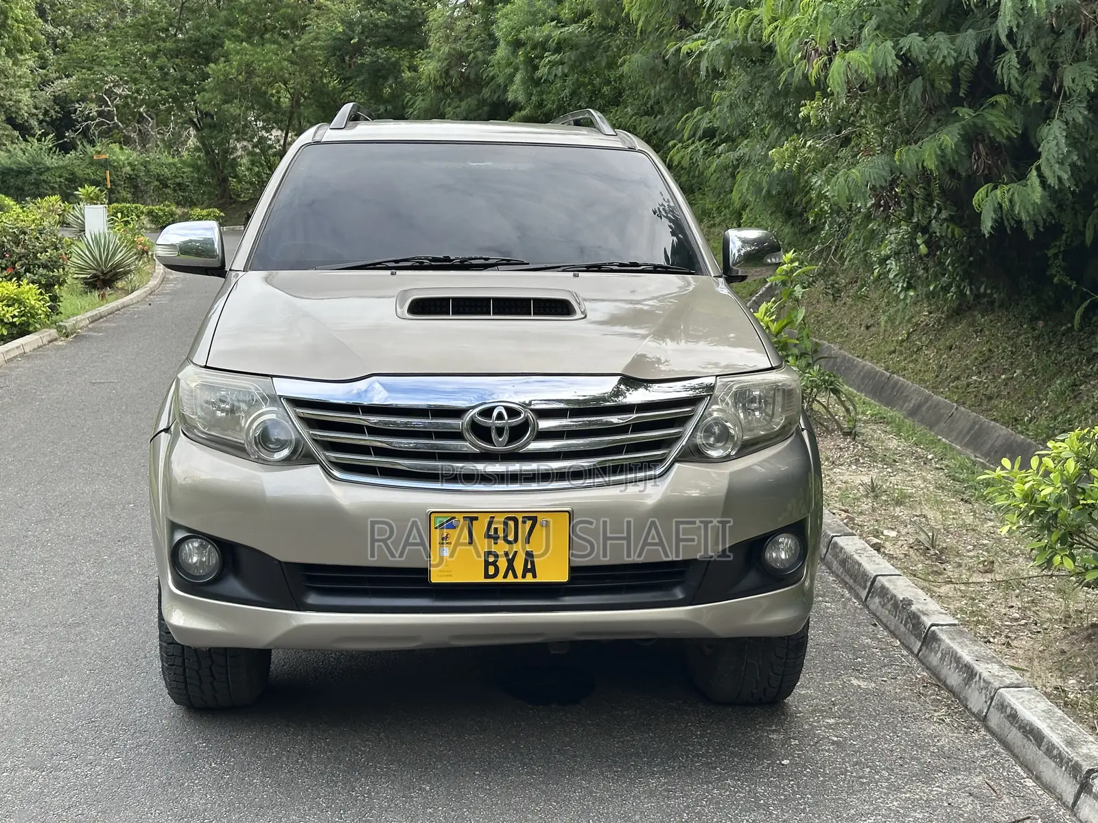 Toyota Fortuner 2.7 AWD 2011 Gold