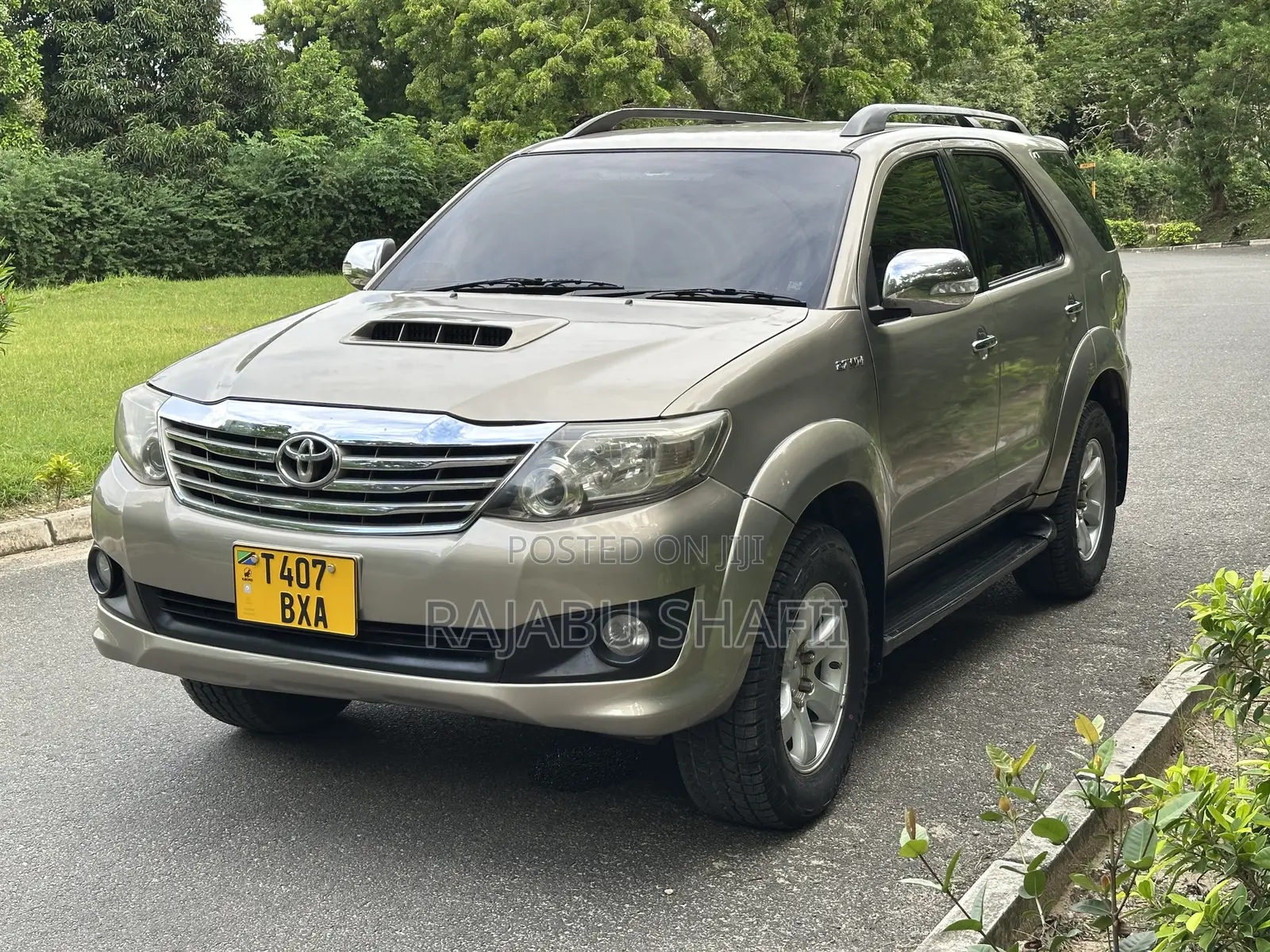 Toyota Fortuner 2.7 AWD 2011 Gold