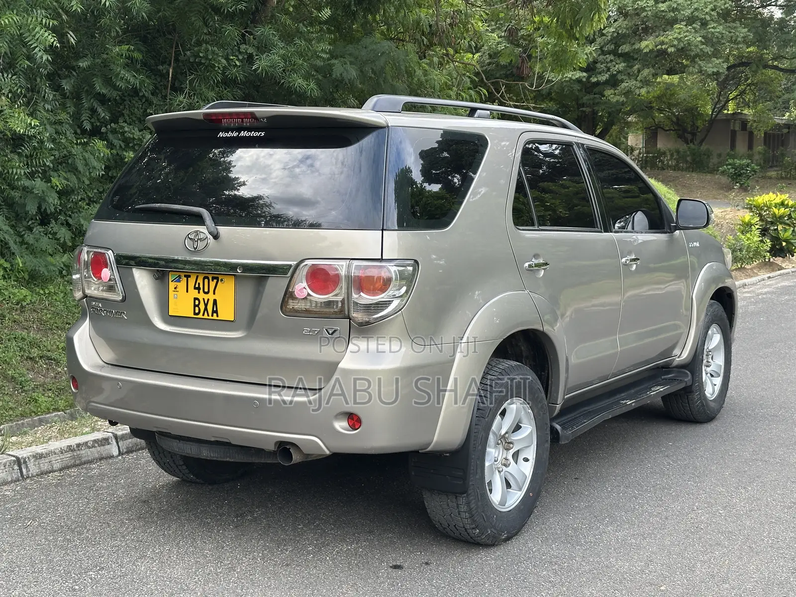 Toyota Fortuner 2.7 AWD 2011 Gold