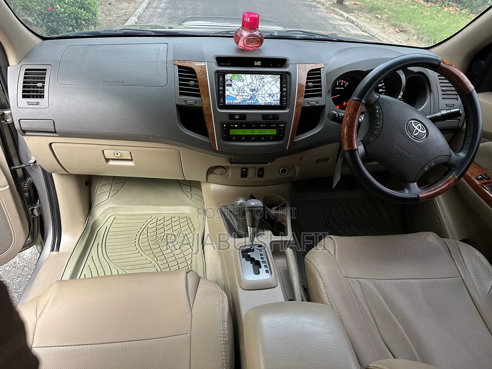 Toyota Fortuner 2.7 AWD 2011 Gold
