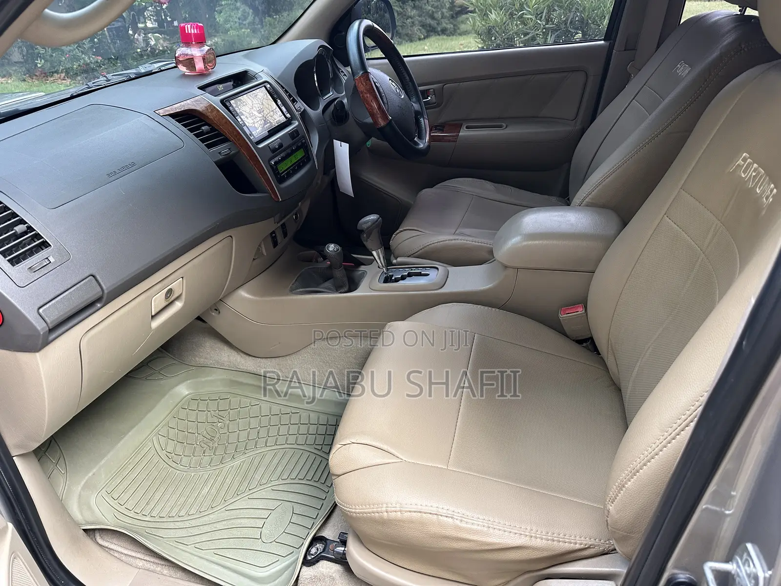 Toyota Fortuner 2.7 AWD 2011 Gold