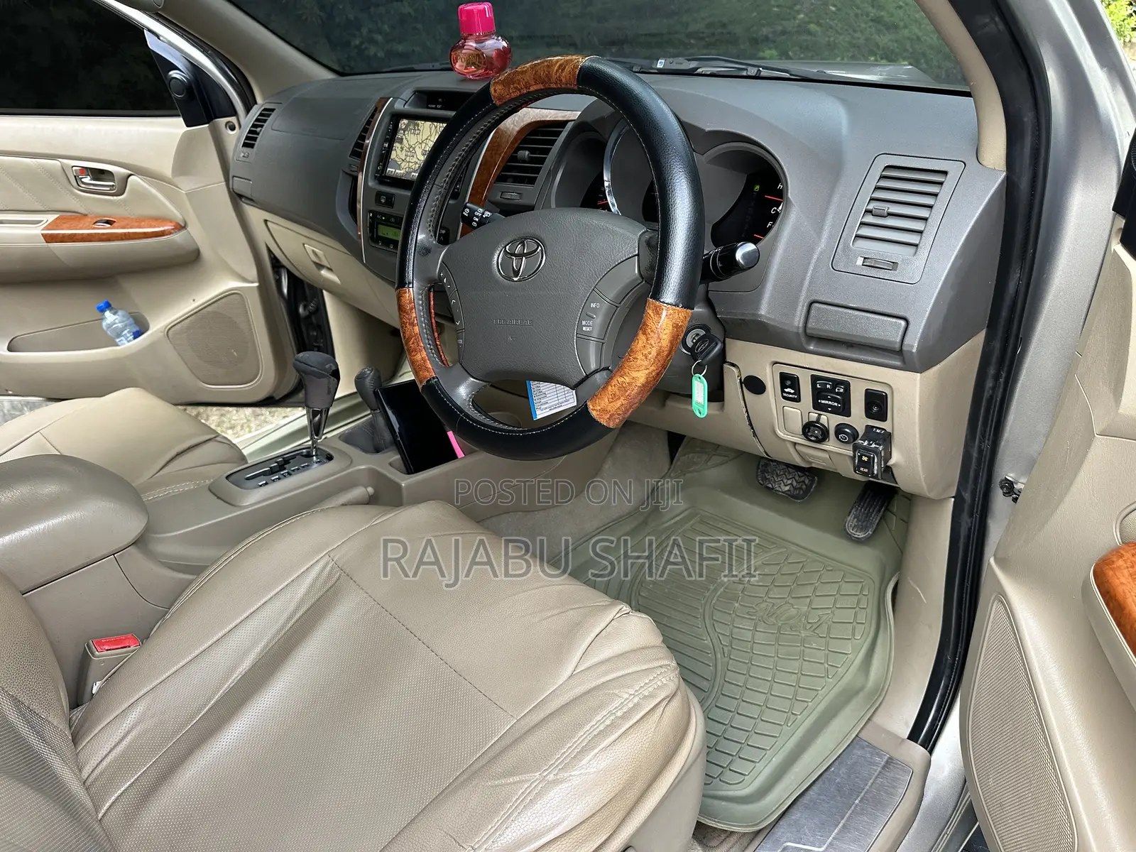 Toyota Fortuner 2.7 AWD 2011 Gold