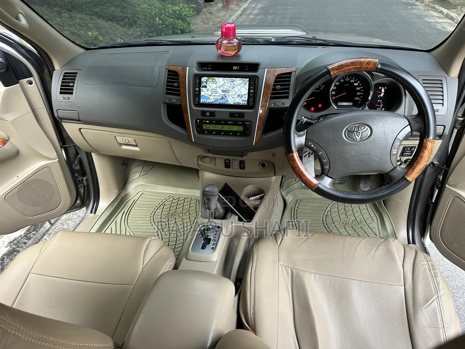 Toyota Fortuner 2.7 AWD 2011 Gold