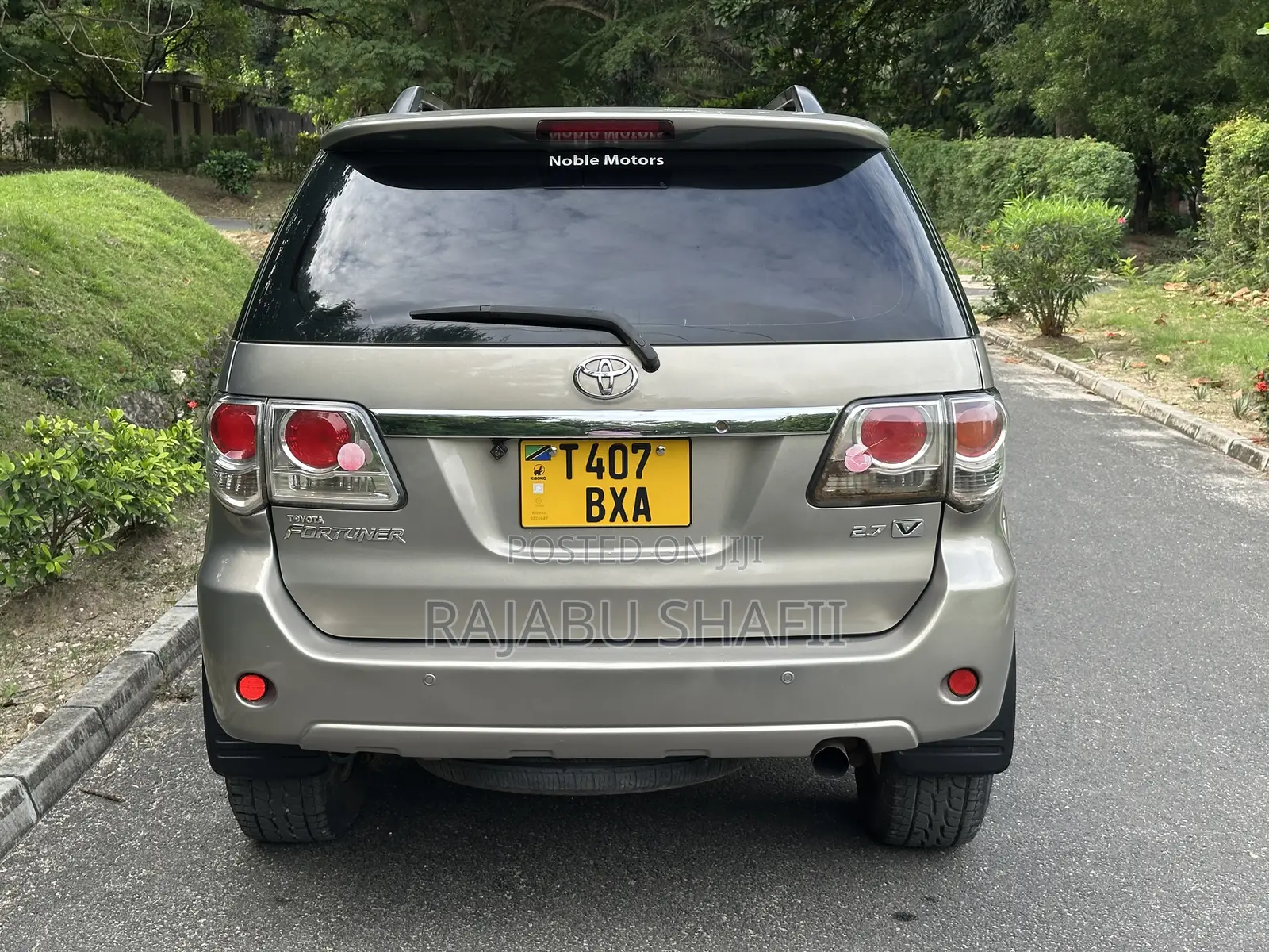 Toyota Fortuner 2.7 AWD 2011 Gold