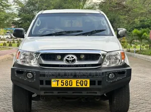 Toyota Hilux 2009 White
