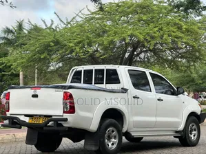 Toyota Hilux 2009 White
