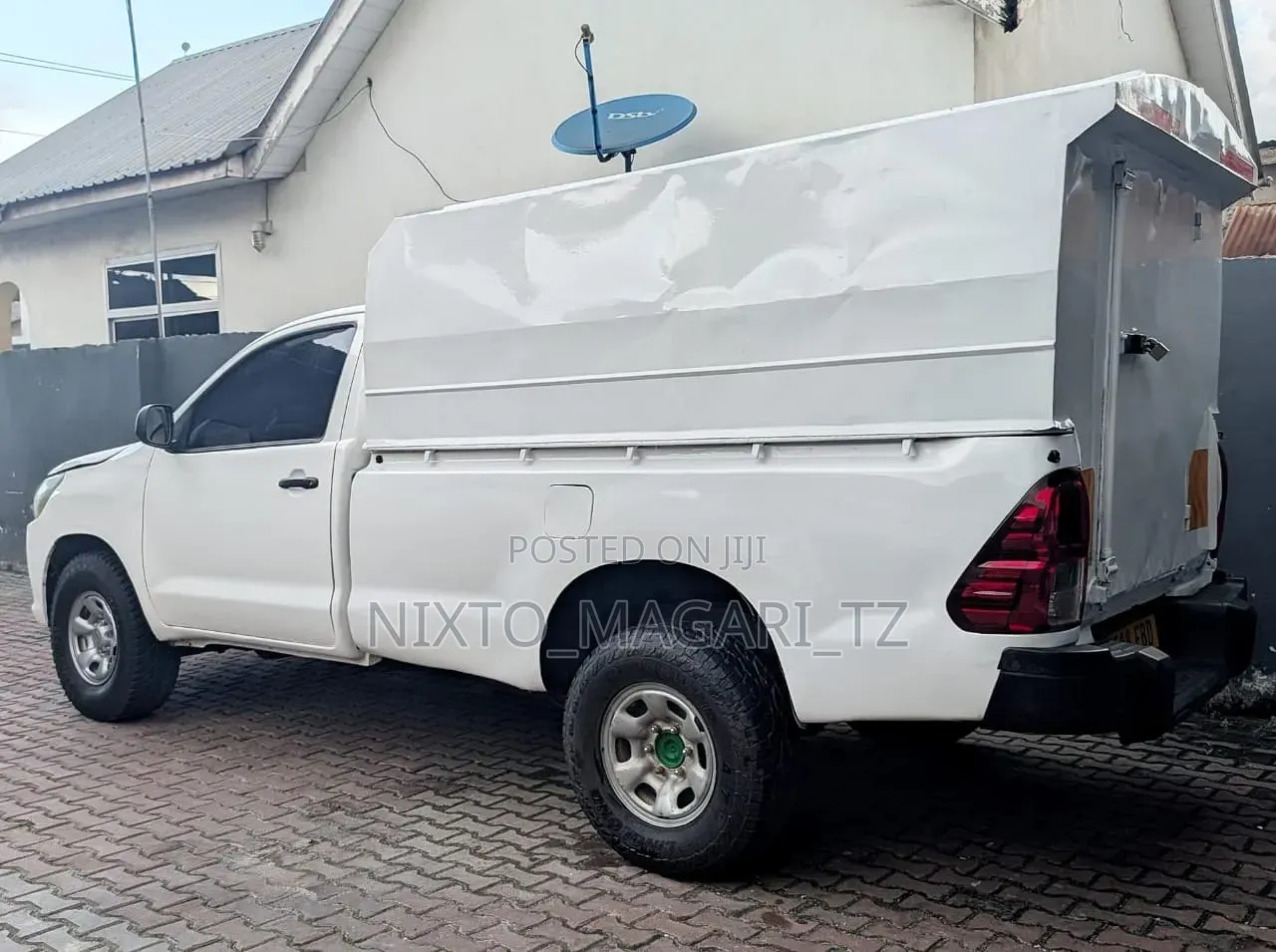 Toyota Hilux 2010 White