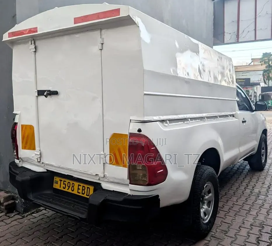 Toyota Hilux 2010 White