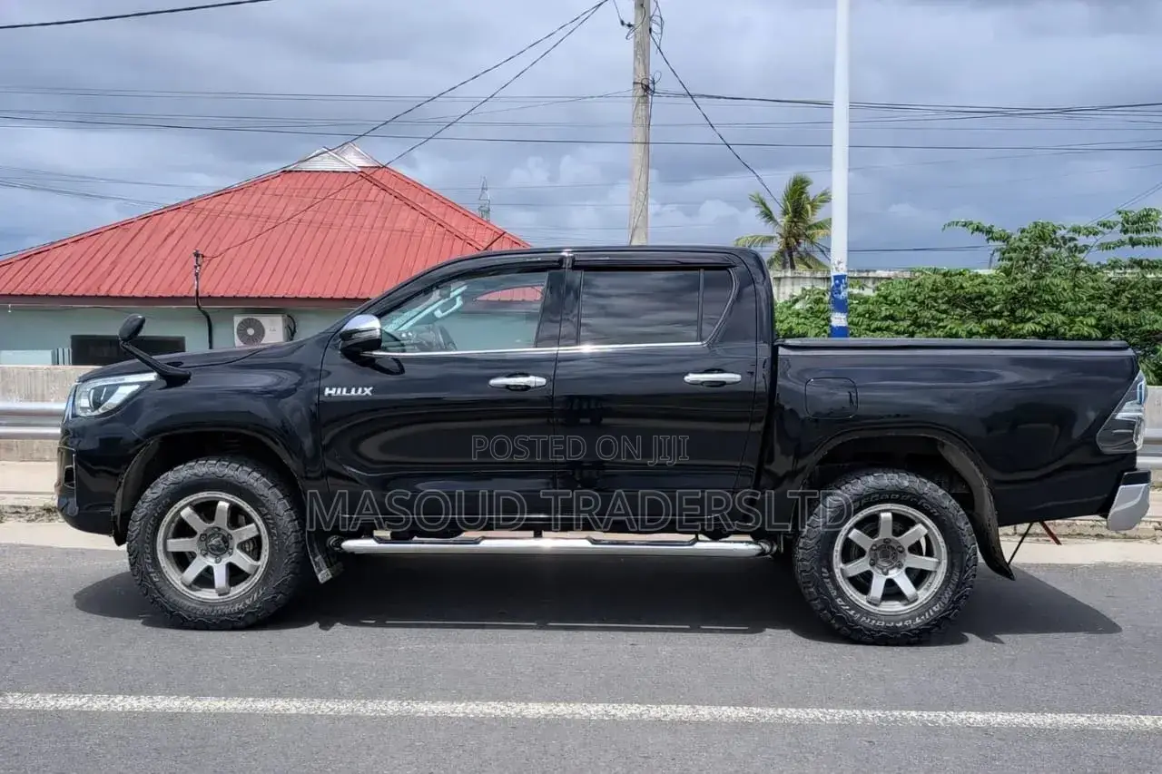 Toyota Hilux 2018 Black