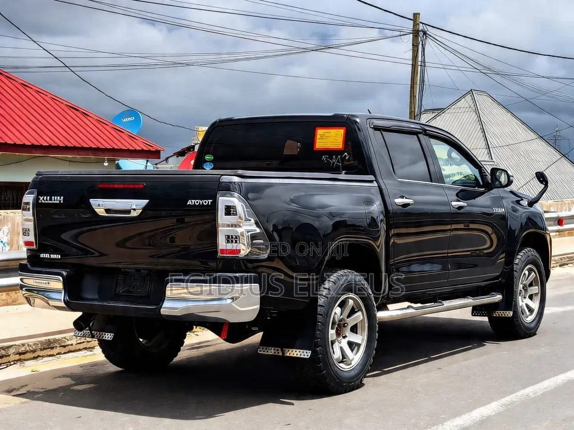 Toyota Hilux 2018 Black