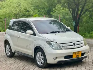Toyota IST 2004 White