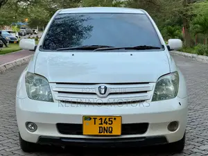 Toyota IST 2004 White