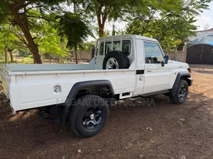 Toyota Land Cruiser 2023 White