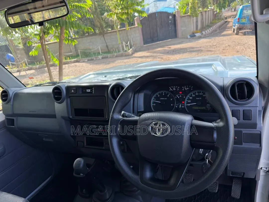 Toyota Land Cruiser 2023 White