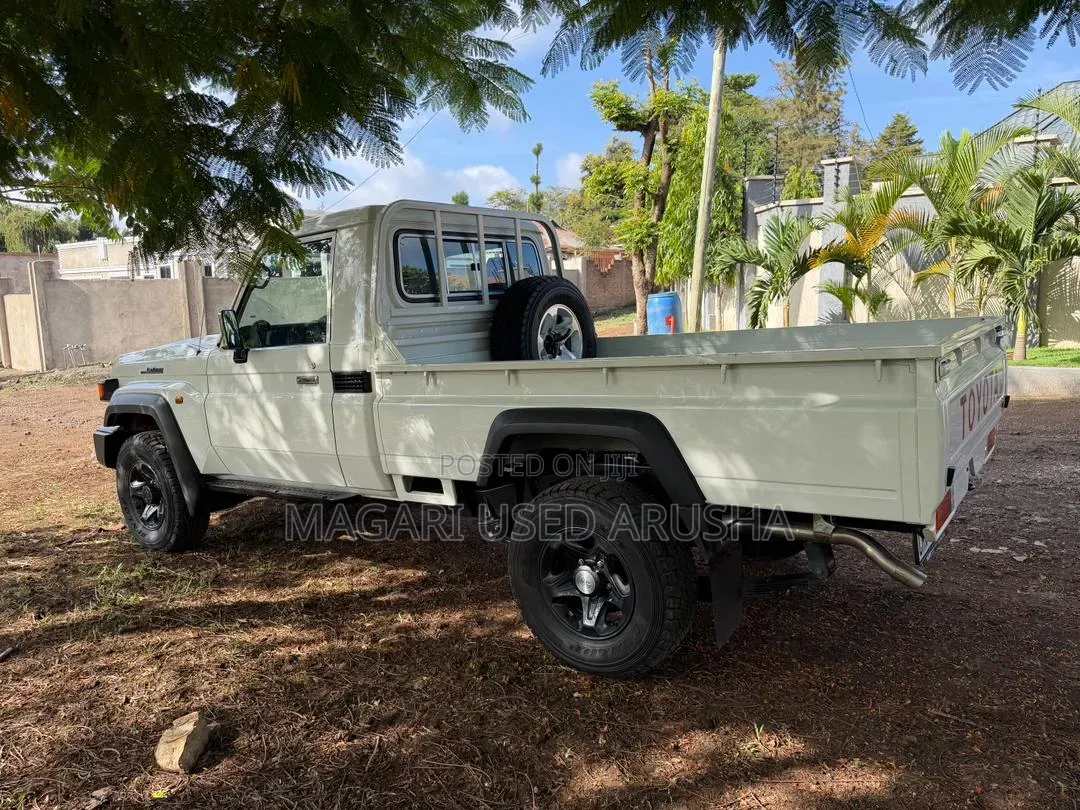 Toyota Land Cruiser 2023 White