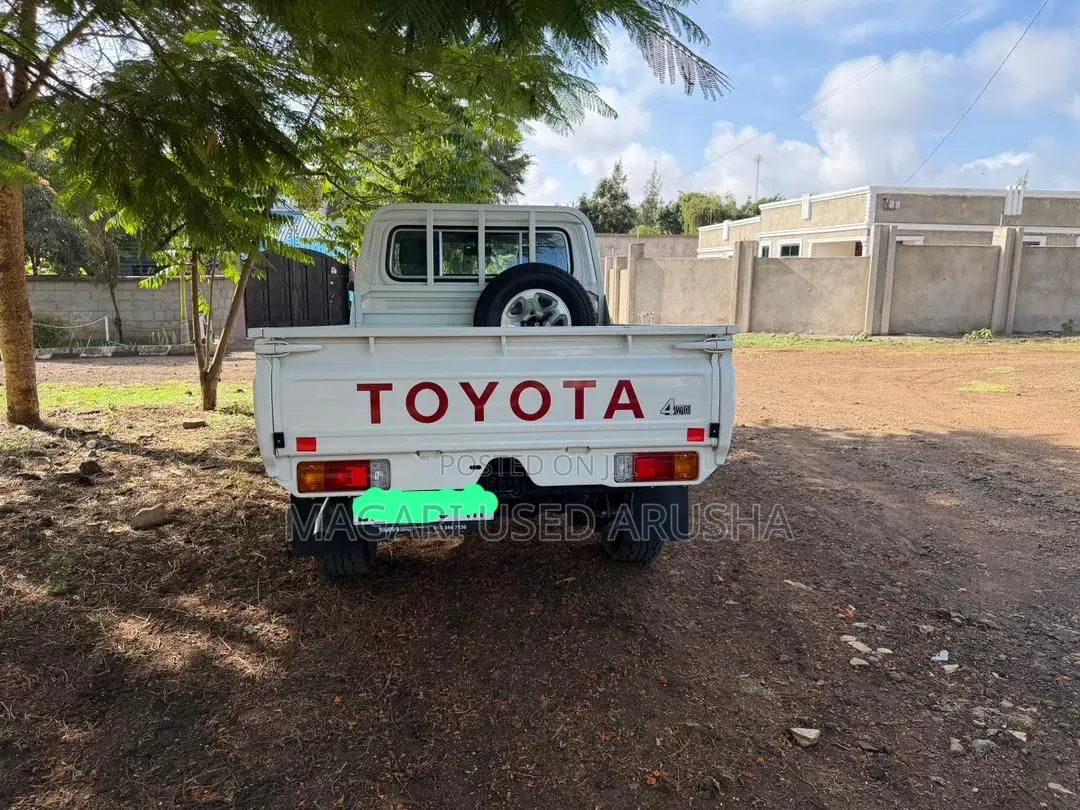 Toyota Land Cruiser 2023 White