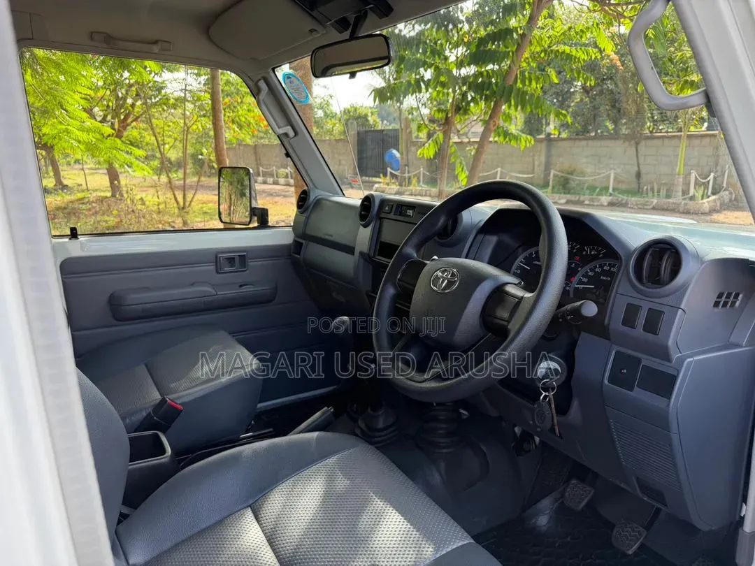 Toyota Land Cruiser 2023 White