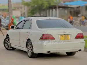 Toyota Crown 2005