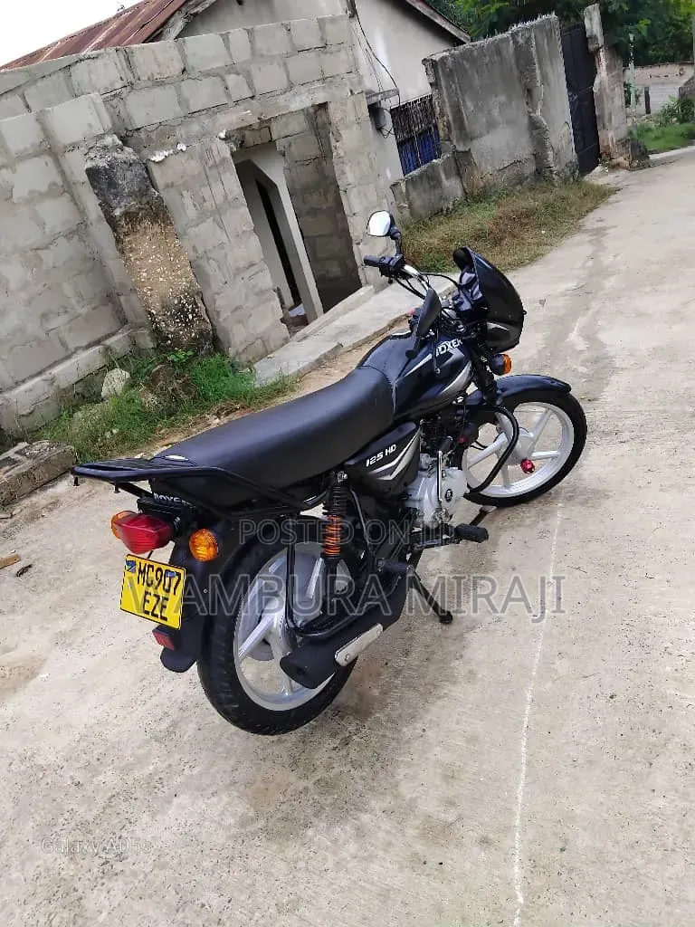 New Bajaj Boxer 125 2025 Black