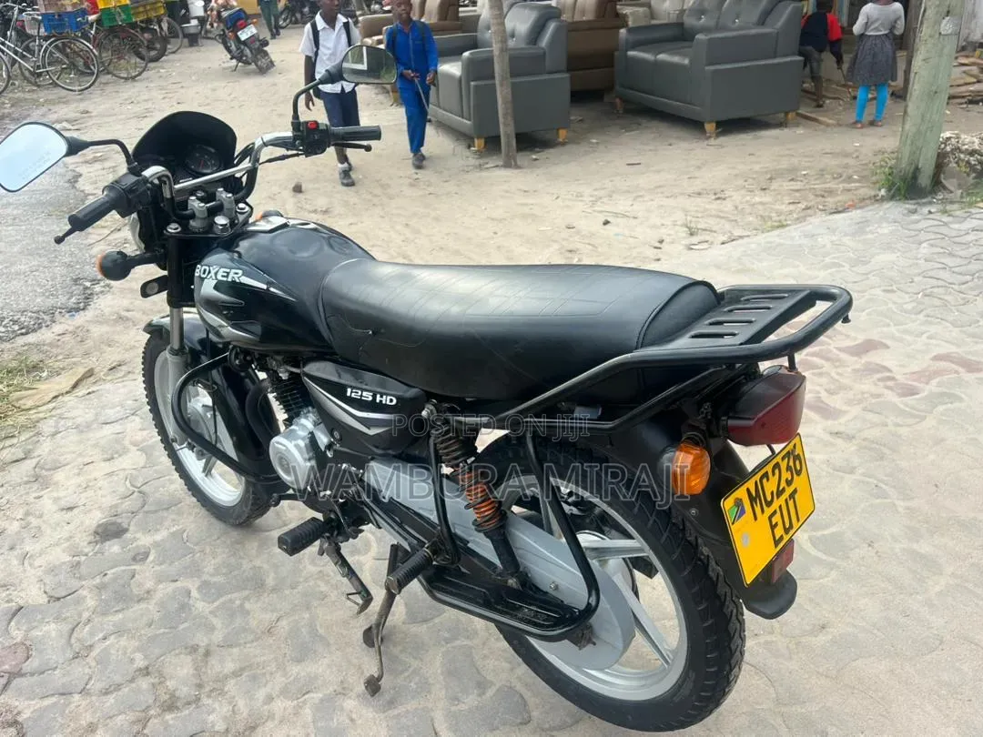 New Bajaj Boxer 125 2025 Black