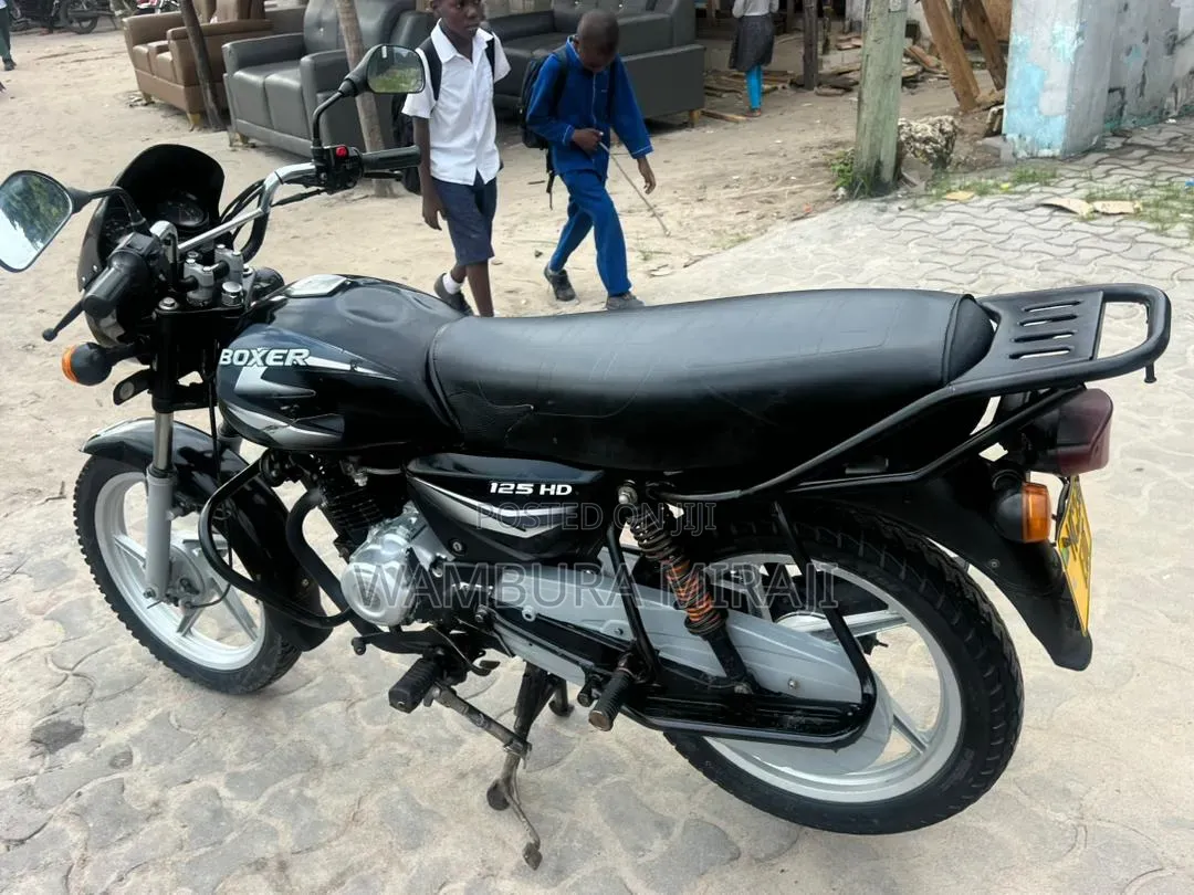 New Bajaj Boxer 125 2025 Black