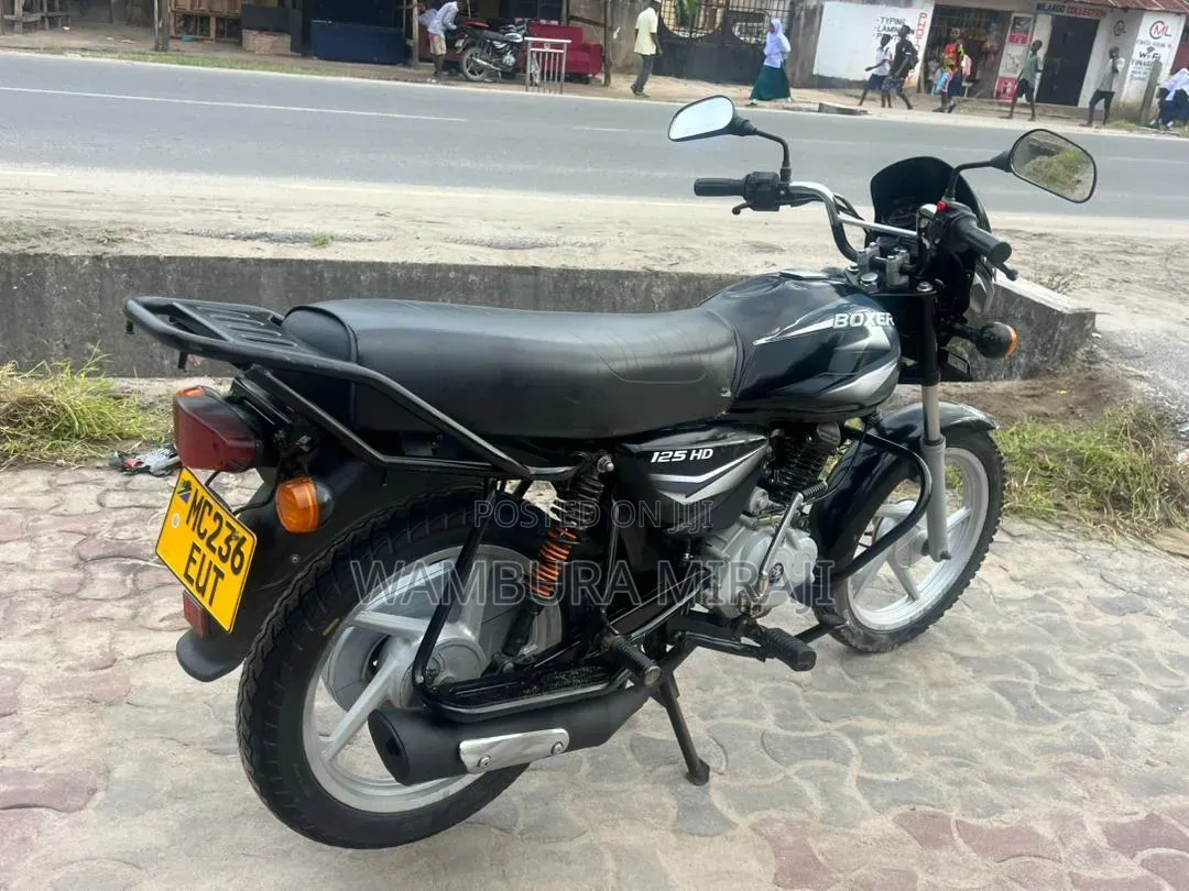 New Bajaj Boxer 125 2025 Black