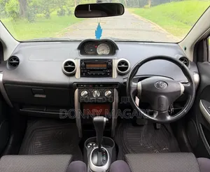 Toyota IST 2004 White
