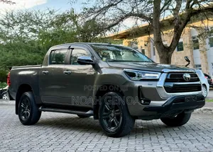 Toyota Hilux 2022 Gray