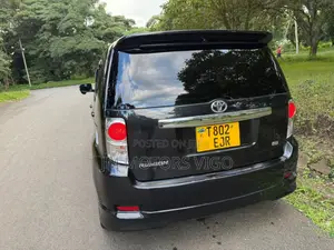 Toyota Corolla Rumion 2011 Black